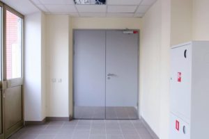 Противопожарная дверь с отбойником / серия FRM7528